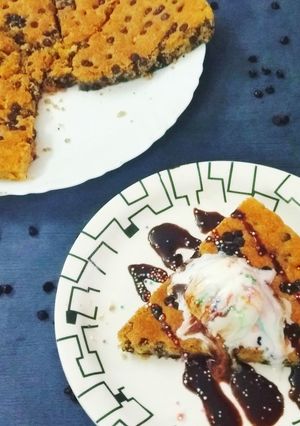 A picture of Chocolate Chip Cookizza.