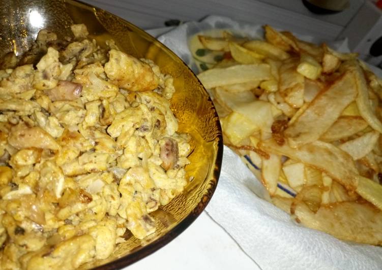 Chips and scramble egg with sardine
