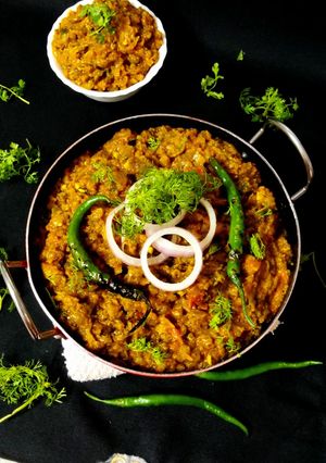 स्मोकी बैंगन का भरता (Smokey baingan ka bharta recipe in Hindi) रेसिपी मुख्य फोटो