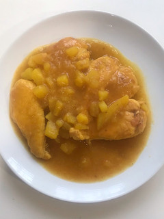 Una foto de Filetes de pechuga de pollo con salsa chilindrón (aprovechamiento)