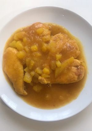 Una foto de Filetes de pechuga de pollo con salsa chilindrón (aprovechamiento)