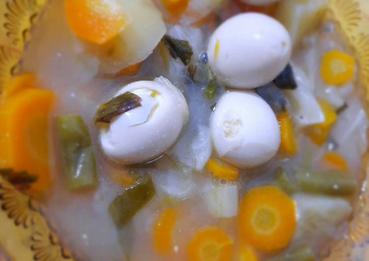 Bagaimana Menyiapkan Sayur Sop Telur Puyuh Super Lezat