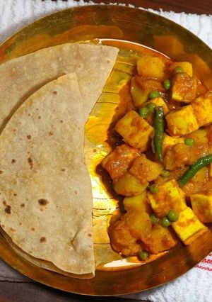 मटर पनीर (matar paneer recipe in Hindi) रेसिपी मुख्य फोटो
