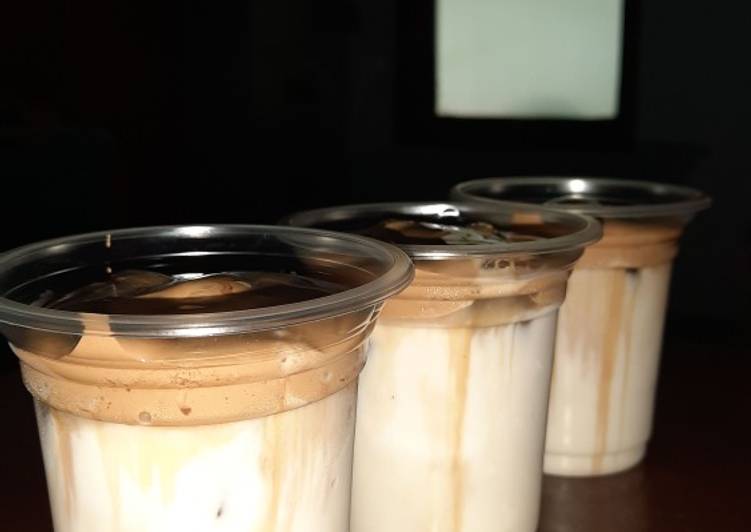 Langkah Mudah untuk Menyiapkan Dalgona Ice Coffee yang Bisa Manjain Lidah