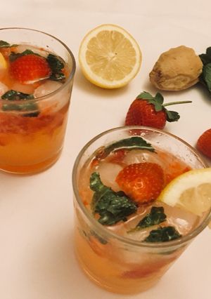 A picture of Strawberry and ginger beer cocktail.