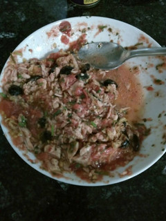 Una foto de Ensalada Mix de tomate y atún