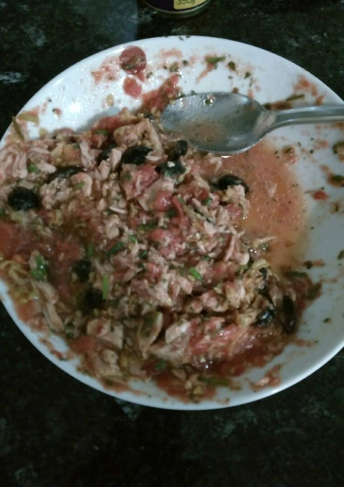 Una foto de Ensalada Mix de tomate y atún