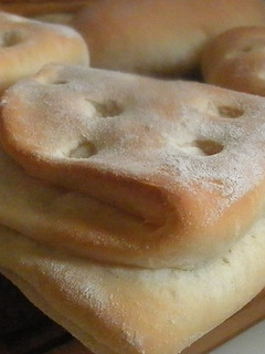 Φωτογραφία της συνταγής Jamaican coco bread (αφράτα ψωμάκια)