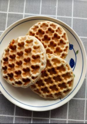 A picture of Ginger & Spice Waffles.