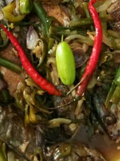 Foto resep Ikan asin peda lombok ijo belimbing wuluh😊