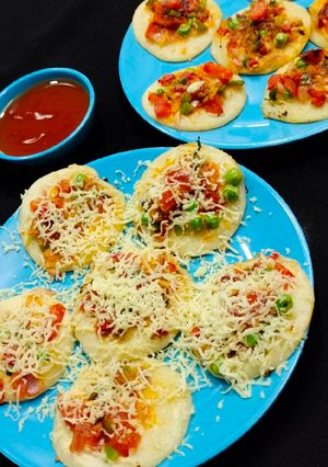 मिनी उत्तपम बाइट्स(mini uttapam bites recipe in hindi) रेसिपी मुख्य फोटो