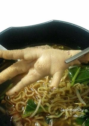 รูปของ บะหมี่ตีนไก่ตุ๋น