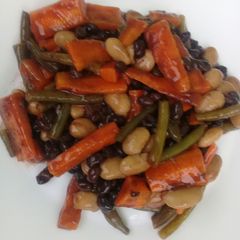 A picture of Beans & carrot salad.