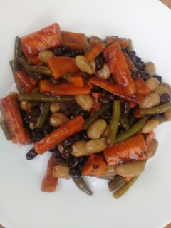 A picture of Beans & carrot salad.