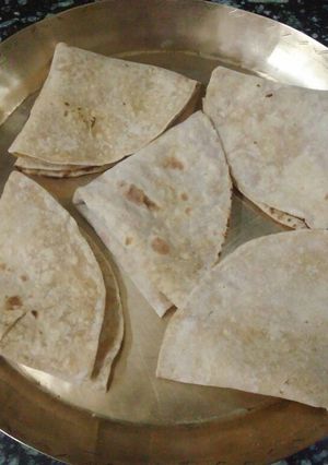 আটার রুটি(Attar rooti recipe in Bengali) রেসিপির প্রধান ছবি