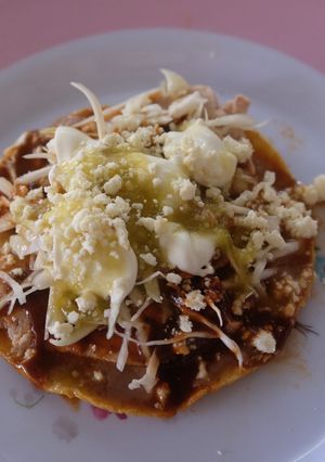 Una foto de Tostada de pierna de cerdo 😍