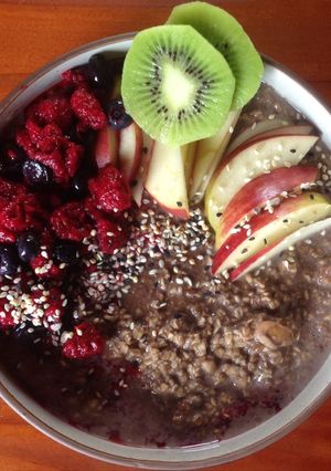 Una foto de Chocolatoso Avena & Frutas 🍎🥝🍓