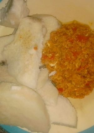A picture of My boiled yam and egg sauce hope I try.