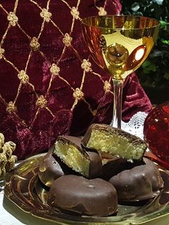 Una foto de Mazapán cubierto de chocolate