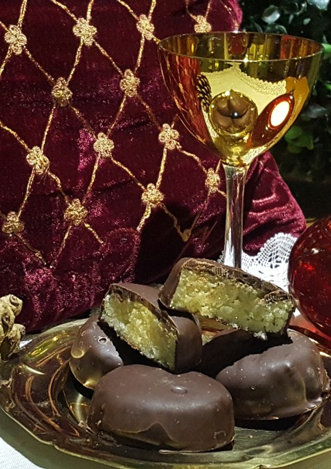 Una foto de Mazapán cubierto de chocolate