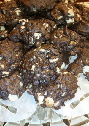 A picture of Chocolate Mint Chip Cookies.