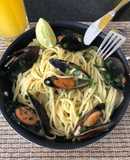 Spaghetti con Choritos al aceite oliva y ajo 🧄