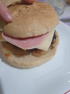 Una foto de Hamburguesa hawai 5.0