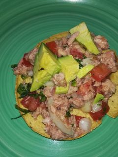 Una foto de Tostadas de ceviche con atún de lata