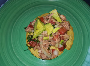 Una foto de Tostadas de ceviche con atún de lata
