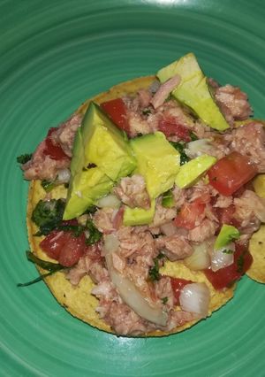 Una foto de Tostadas de ceviche con atún de lata