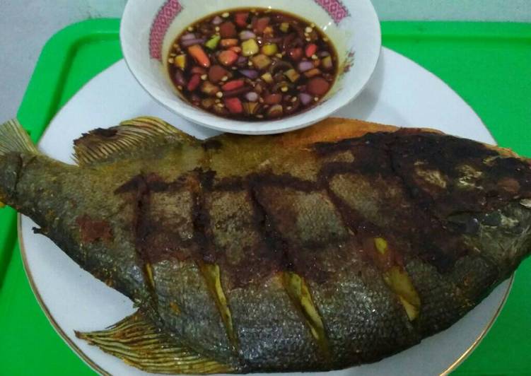 Ikan bawal bakar