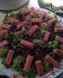 ENSALADA MULTICOLOR CON KANIKAMAS (palitos de cangrejo)