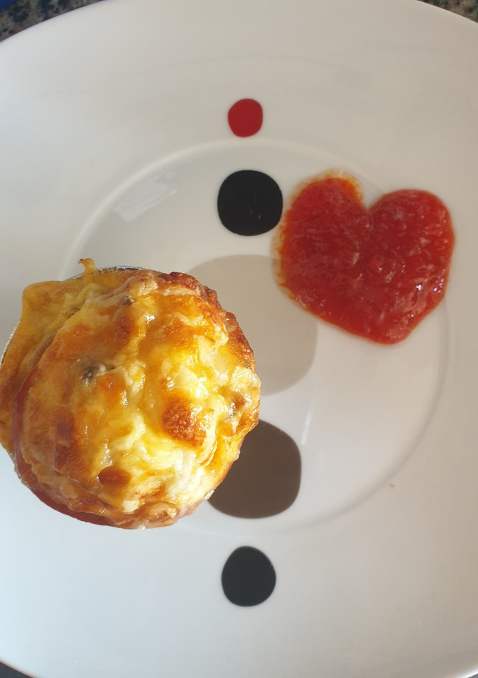 Una foto de Muffins de jamón serrano con revuelto de champiñón