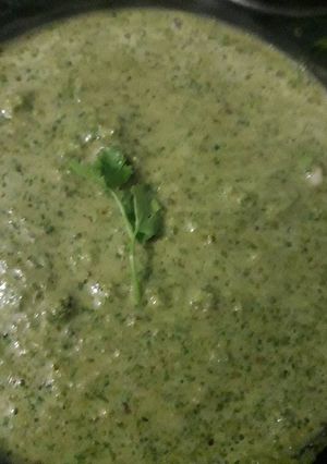 A picture of Dhaniya chutney.