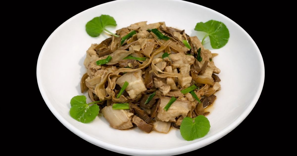 Cách Làm Món Sp.0874 Thịt Ba Rọi Xào Măng Khô của Shan Wu - Cookpad