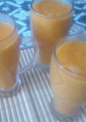 Una foto de Jugo especial con papaya y lúcuma