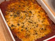 Una foto de queso provolone al horno