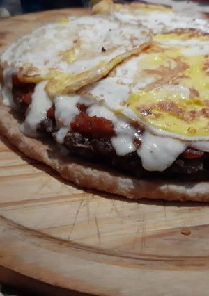 Una foto de Hamburguesa a la pizza integral