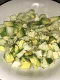 Ensalada de tallos de coliflor con palta
