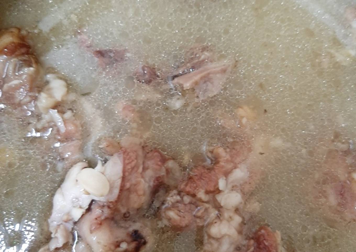Sop Kepala babi pu kacang tanah dan kacang kedelai