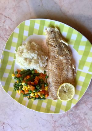 15 perces hekkfilé vegyes körettel 🐟🍚🥕🌽 recept fotója