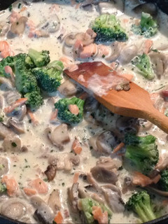 A picture of Mushrooms,broccoli and smoked salmon pastas sauce.