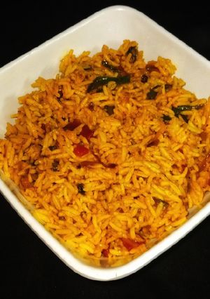 चिल्ली बिरयानी (Chilli biryani recipe in Hindi) रेसिपी मुख्य फोटो
