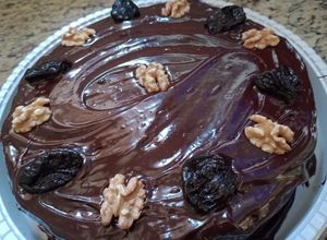 Foto de Bolo de ameixa com recheio de doce de leite e nozes