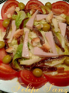 Una foto de Ensalada de pavo y anchoas