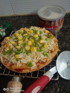 ચીઝી પાસ્તા પિઝા(Cheesy Pasta Pizza Recipe In Gujarati) રેસીપી મુખ્ય ફોટો