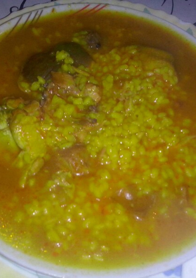 Una foto de Arroz con pollo y alcachofas