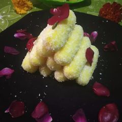 A picture of Chawal ke chamcham/rice sweets.