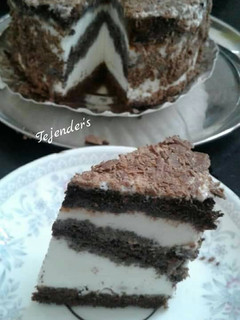 A picture of Chocolate vanilla ice cream cakeeasy 2 ingredients.