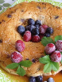 Una foto de Flan de naranja con bizcocho y nueces